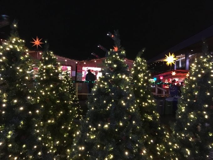 CHRISMAS MARKET tree