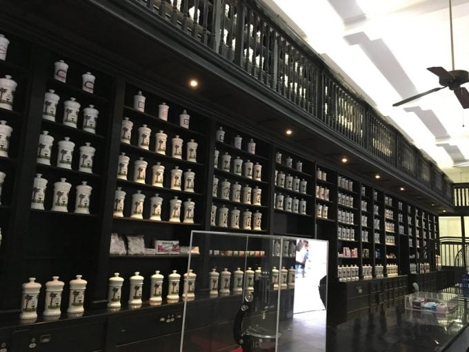 Old Havana 薬局