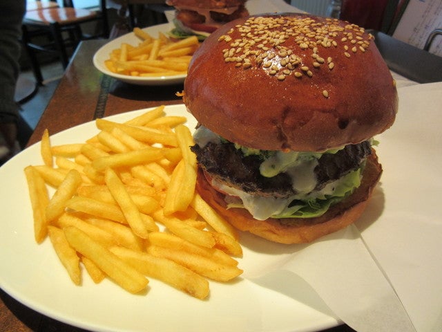 都内 おすすめハンバーガー オーセンティック