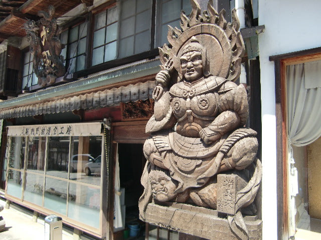 井波はなぜ木彫りの町に?