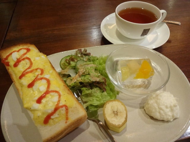 Ｃａｆｅ ｄｅ Ｌａ Ｆｅｕｉｌｌｅ．