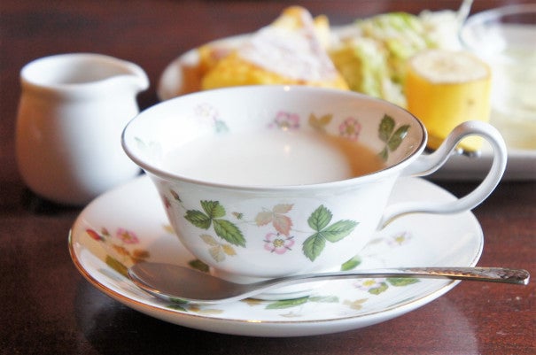 Ｃａｆｅ ｄｅ Ｌａ Ｆｅｕｉｌｌｅ．