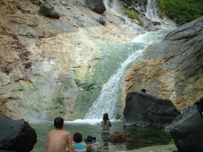 カムイワッカ湯の滝(斜里町)