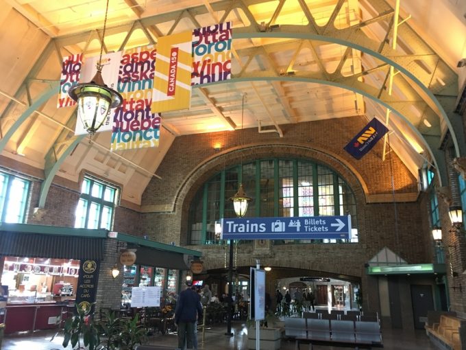 パレ駅構内