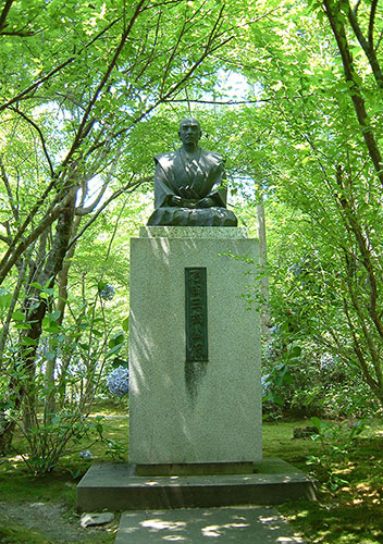 滋賀県の偉人 豊臣家に尽くした「石田三成公像」