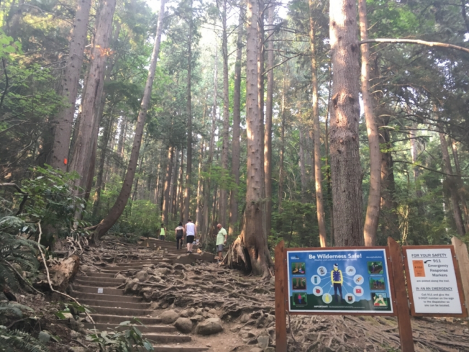 さかもと公園(湧水・甘露水)