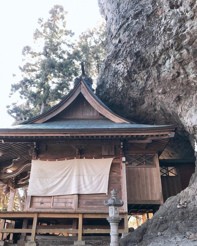 中之嶽神社 轟岩