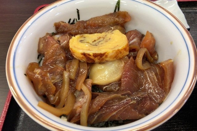 秋田 海鮮丼 カネマル水産鮮魚店 づけ丼