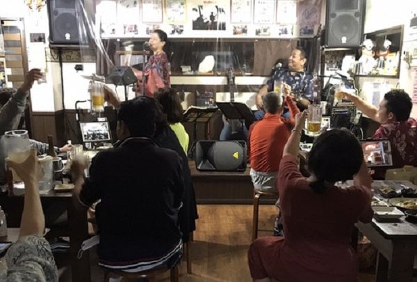宮古島の島唄ライブ居食屋 和おん