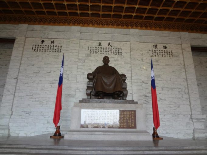 神秘的な雰囲気の「中津渓谷」からスタート