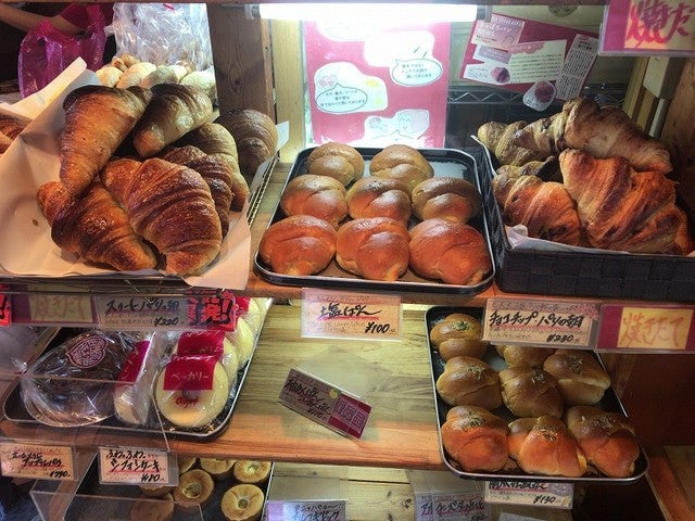 イソップベーカリー 本店