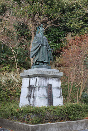 滋賀県の偉人 近江八幡の基礎を造った「豊臣秀次像」