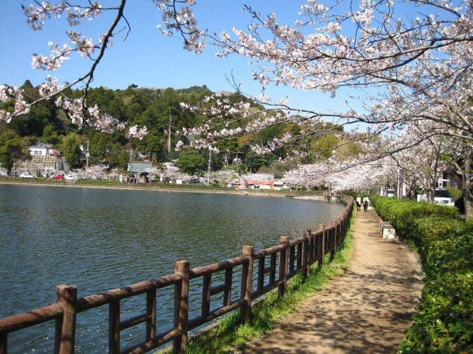 八鶴湖
