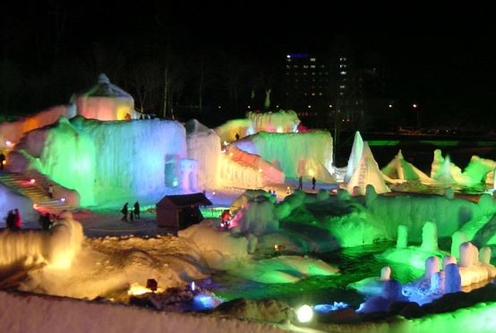 層雲峡の「氷瀑(ひょうばく)祭り」